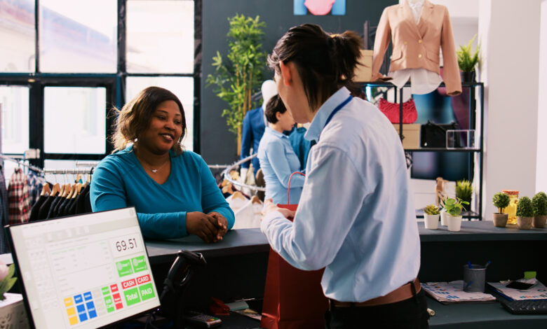 how to get your first 1000 customers